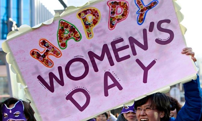 Description: Diễu hành mừng ngày quốc tế phụ nữ